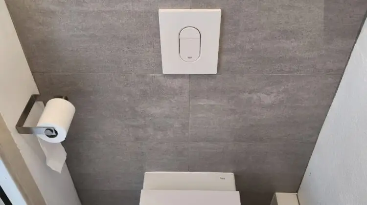 WC suspendu à Baccon