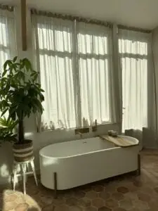 Installation baignoire moderne salle de bain à Marchenoir
